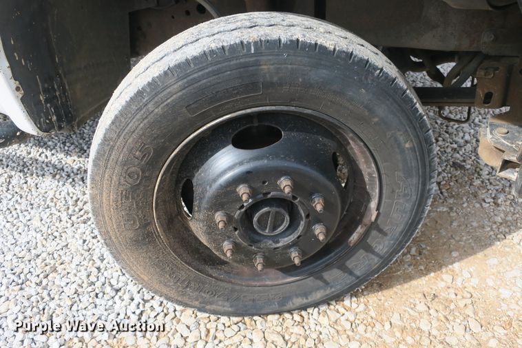 image for item EA9391 2001 Ford F450 Super Duty flatbed truck