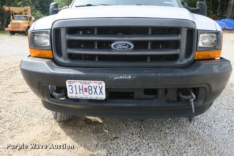 image for item EA9391 2001 Ford F450 Super Duty flatbed truck