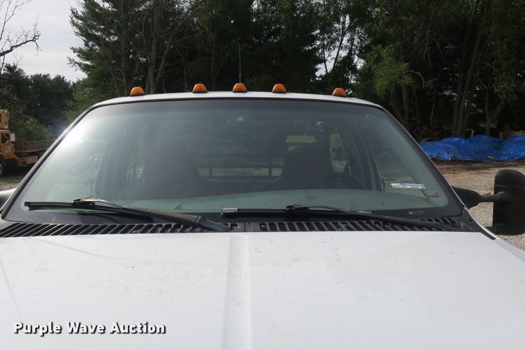 image for item EA9391 2001 Ford F450 Super Duty flatbed truck