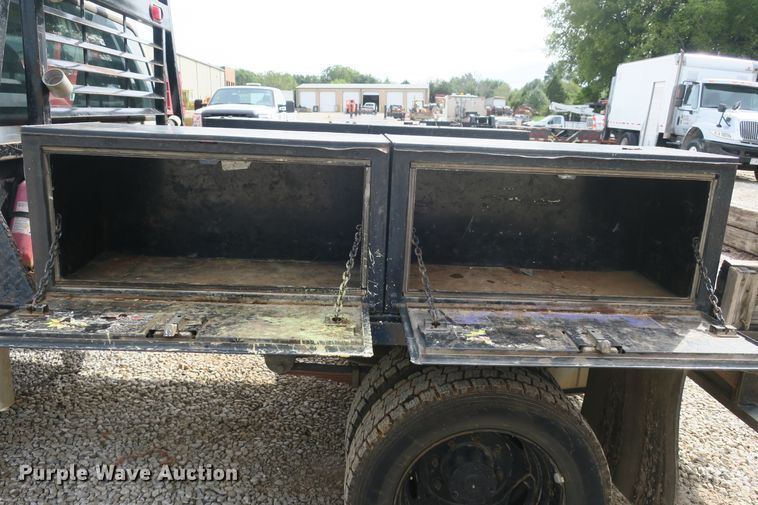 image for item EA9391 2001 Ford F450 Super Duty flatbed truck