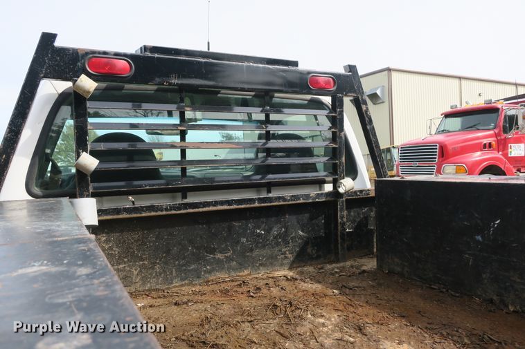 image for item EA9391 2001 Ford F450 Super Duty flatbed truck