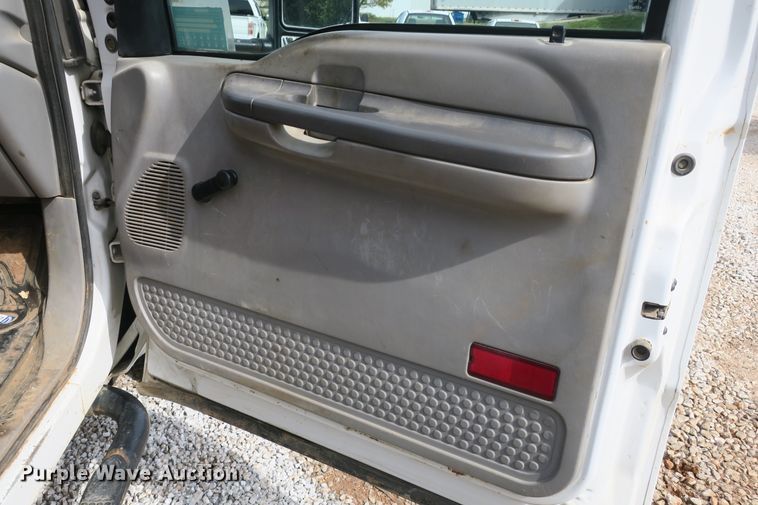 image for item EA9391 2001 Ford F450 Super Duty flatbed truck