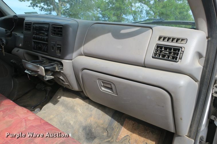 image for item EA9391 2001 Ford F450 Super Duty flatbed truck