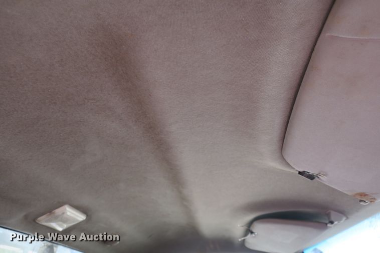 image for item EA9391 2001 Ford F450 Super Duty flatbed truck