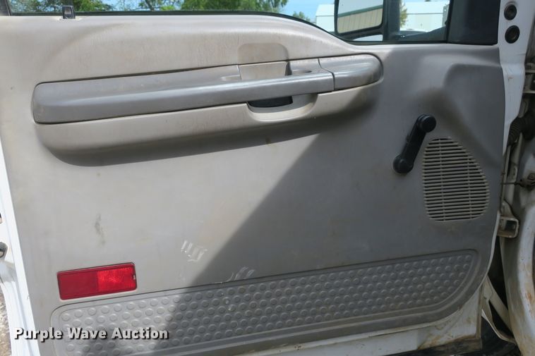 image for item EA9391 2001 Ford F450 Super Duty flatbed truck