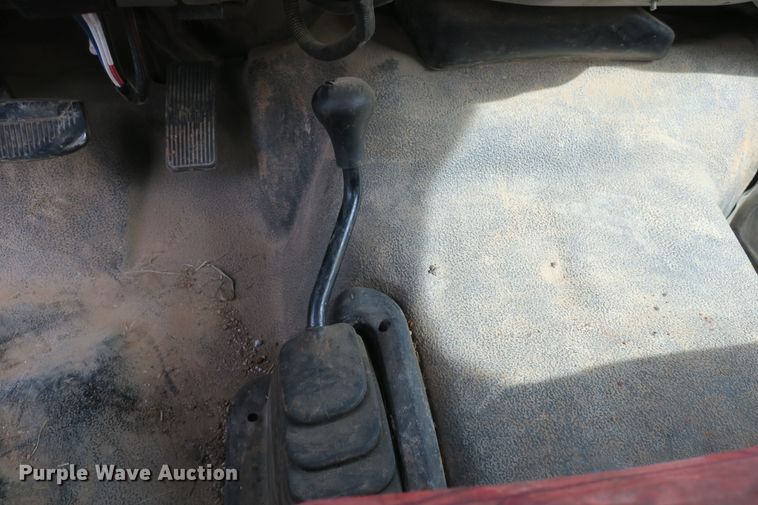 image for item EA9391 2001 Ford F450 Super Duty flatbed truck