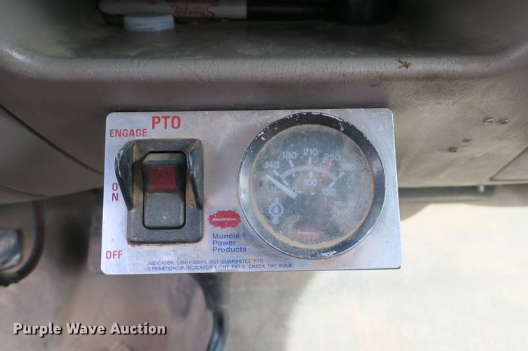 image for item EA9391 2001 Ford F450 Super Duty flatbed truck