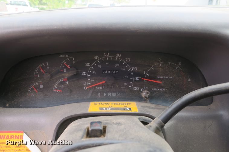 image for item EA9391 2001 Ford F450 Super Duty flatbed truck