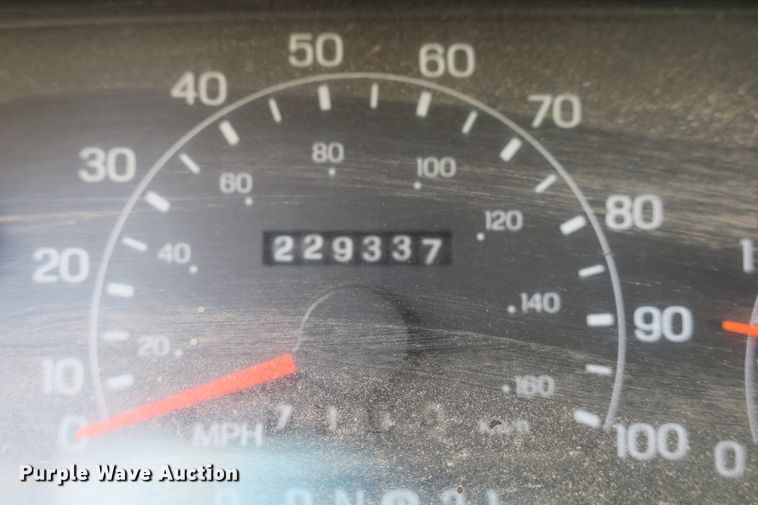 image for item EA9391 2001 Ford F450 Super Duty flatbed truck