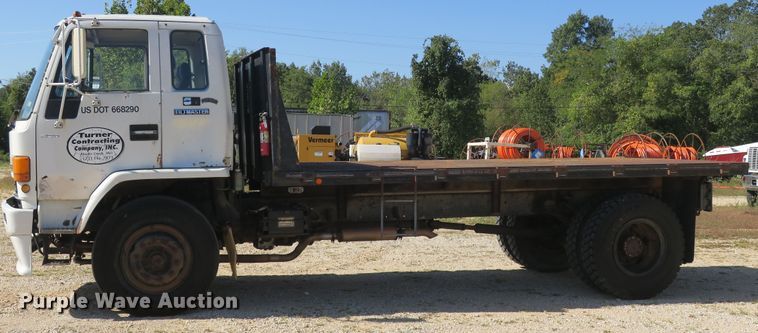 image for item EA9396 1986 Chevrolet Tiltmaster flatbed truck