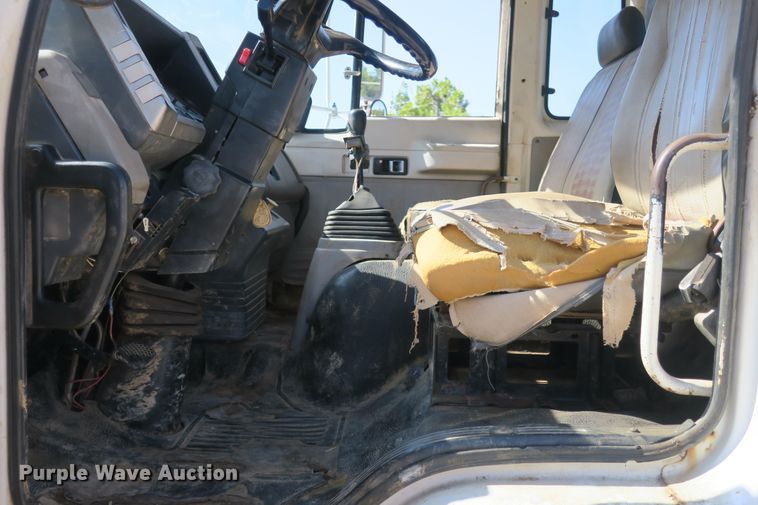 image for item EA9396 1986 Chevrolet Tiltmaster flatbed truck