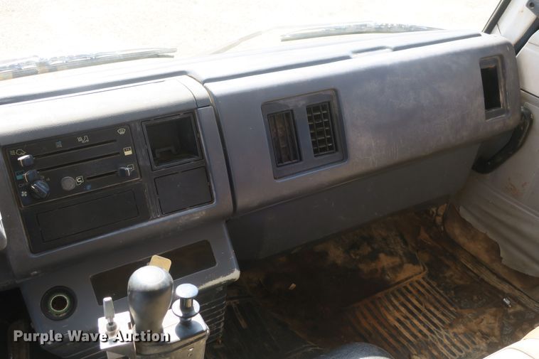 image for item EA9396 1986 Chevrolet Tiltmaster flatbed truck