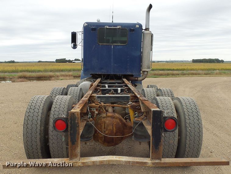 image for item EF9552 1993 Peterbilt 378 truck cab and chassis