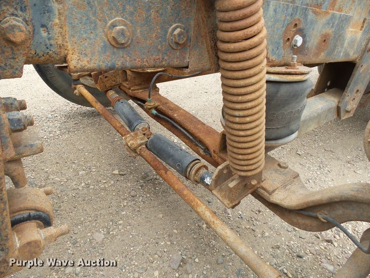 image for item EF9552 1993 Peterbilt 378 truck cab and chassis