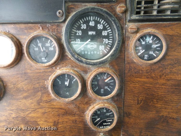 image for item EF9552 1993 Peterbilt 378 truck cab and chassis