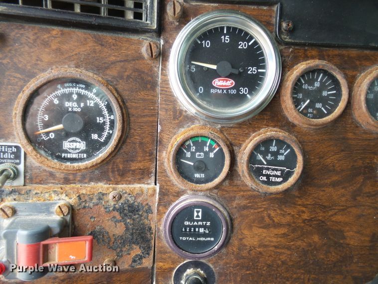 image for item EF9552 1993 Peterbilt 378 truck cab and chassis