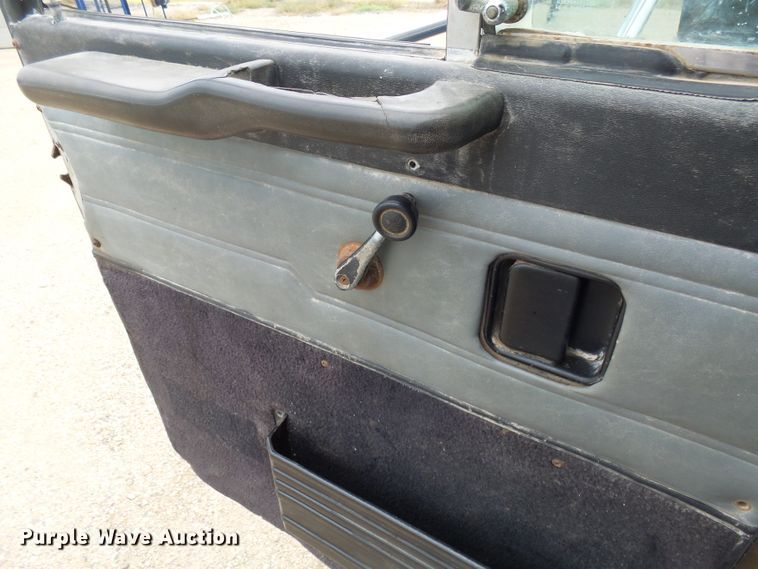 image for item EF9552 1993 Peterbilt 378 truck cab and chassis