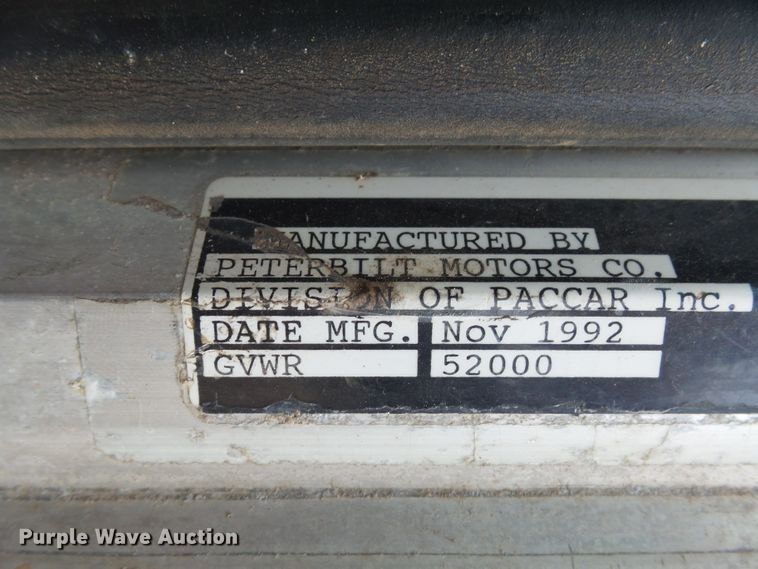 image for item EF9552 1993 Peterbilt 378 truck cab and chassis