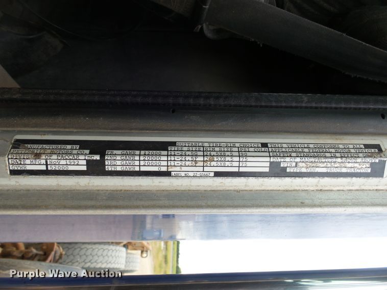 image for item EF9552 1993 Peterbilt 378 truck cab and chassis