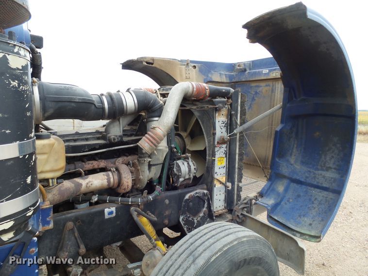 image for item EF9552 1993 Peterbilt 378 truck cab and chassis