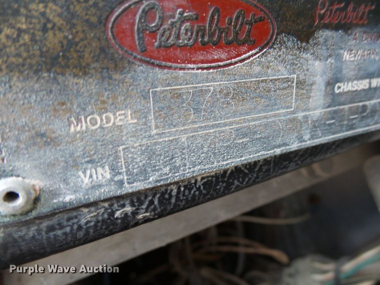 image for item EF9552 1993 Peterbilt 378 truck cab and chassis