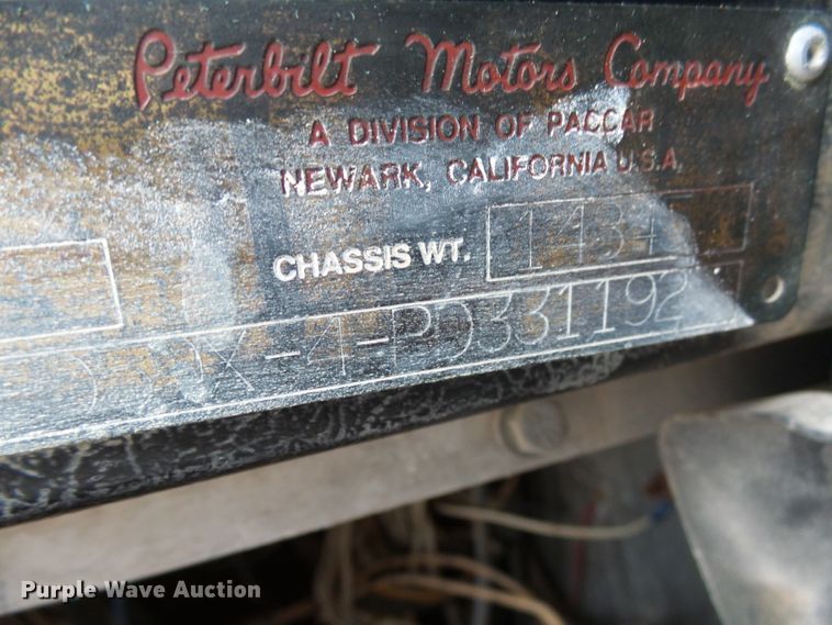 image for item EF9552 1993 Peterbilt 378 truck cab and chassis