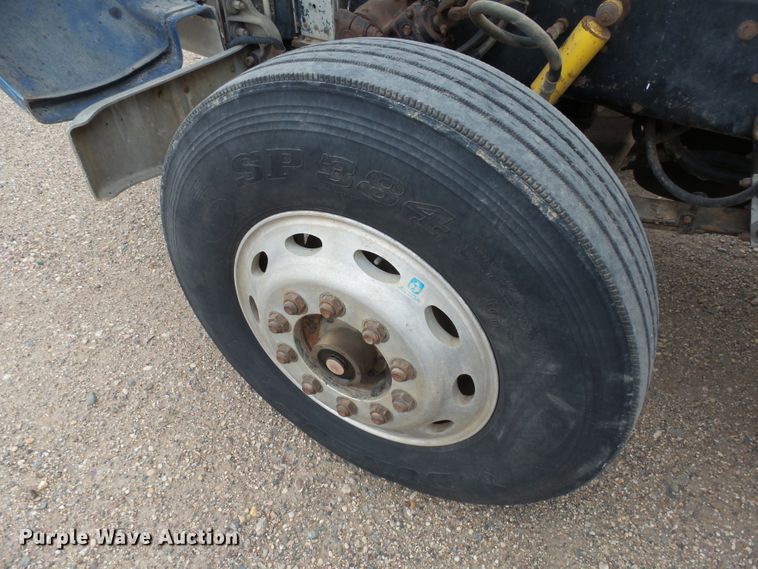 image for item EF9552 1993 Peterbilt 378 truck cab and chassis