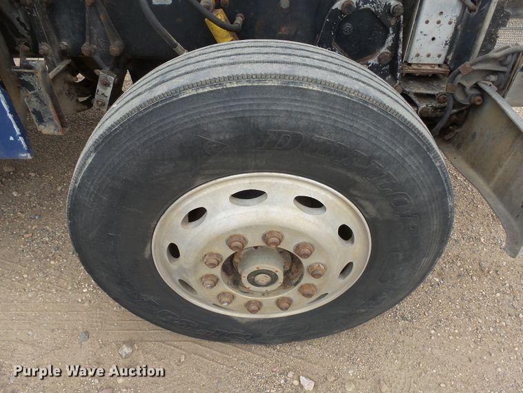 image for item EF9552 1993 Peterbilt 378 truck cab and chassis