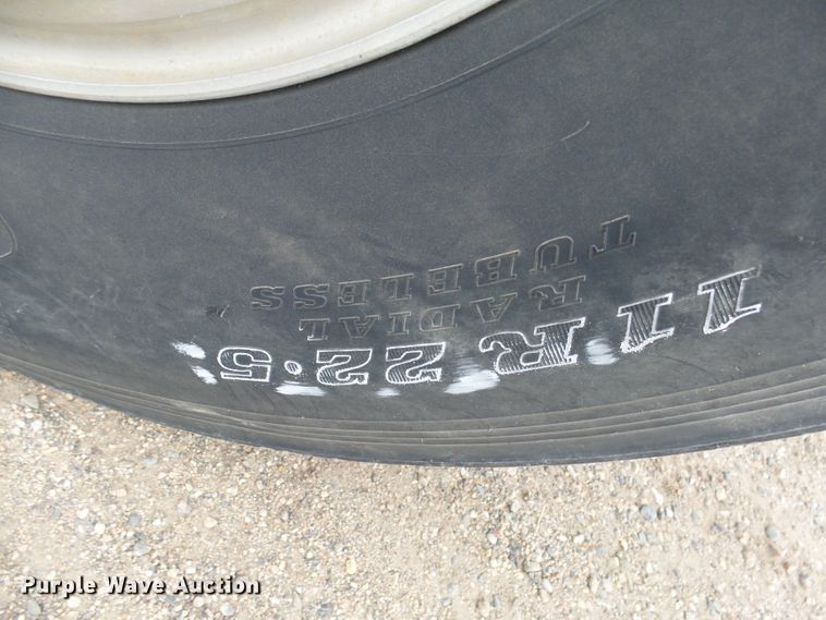 image for item EF9552 1993 Peterbilt 378 truck cab and chassis