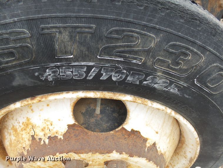 image for item EF9552 1993 Peterbilt 378 truck cab and chassis