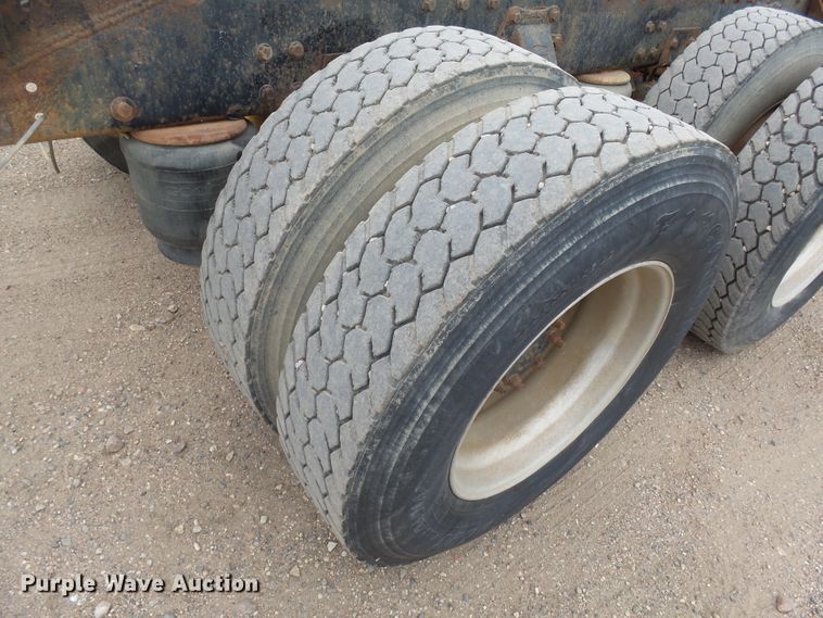 image for item EF9552 1993 Peterbilt 378 truck cab and chassis