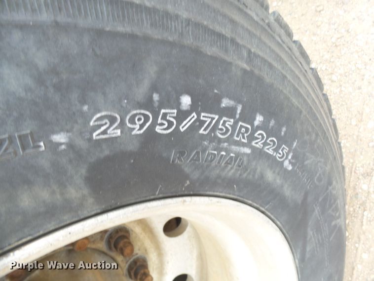 image for item EF9552 1993 Peterbilt 378 truck cab and chassis