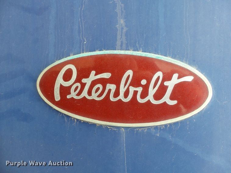 image for item EF9552 1993 Peterbilt 378 truck cab and chassis