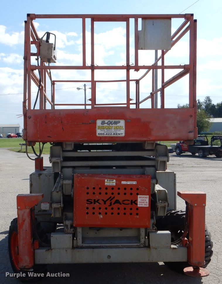 image for item EK9080 2006 Sky Jack SJ8841 scissor lift