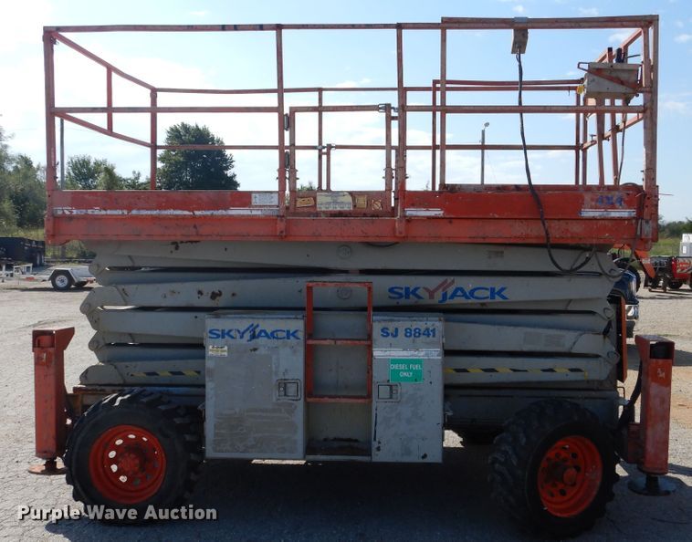 image for item EK9080 2006 Sky Jack SJ8841 scissor lift