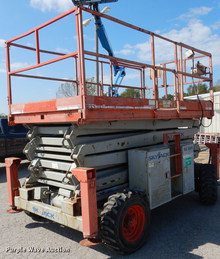 image for item EK9080 2006 Sky Jack SJ8841 scissor lift