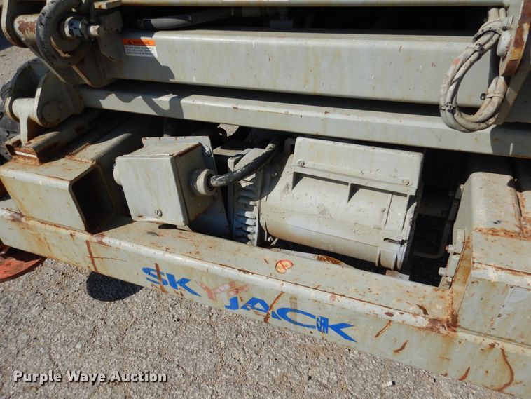 image for item EK9080 2006 Sky Jack SJ8841 scissor lift
