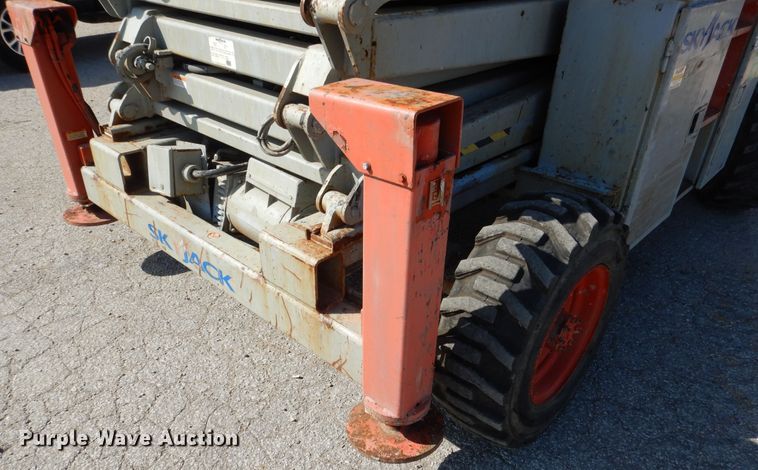 image for item EK9080 2006 Sky Jack SJ8841 scissor lift