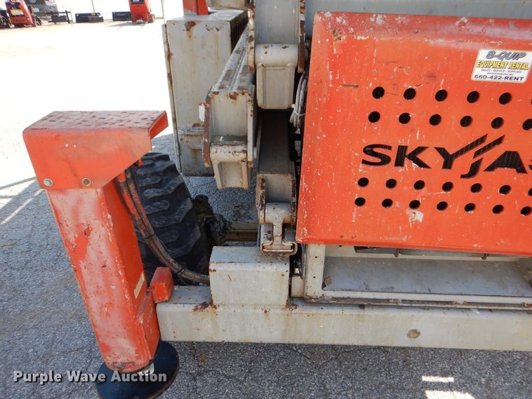 image for item EK9080 2006 Sky Jack SJ8841 scissor lift