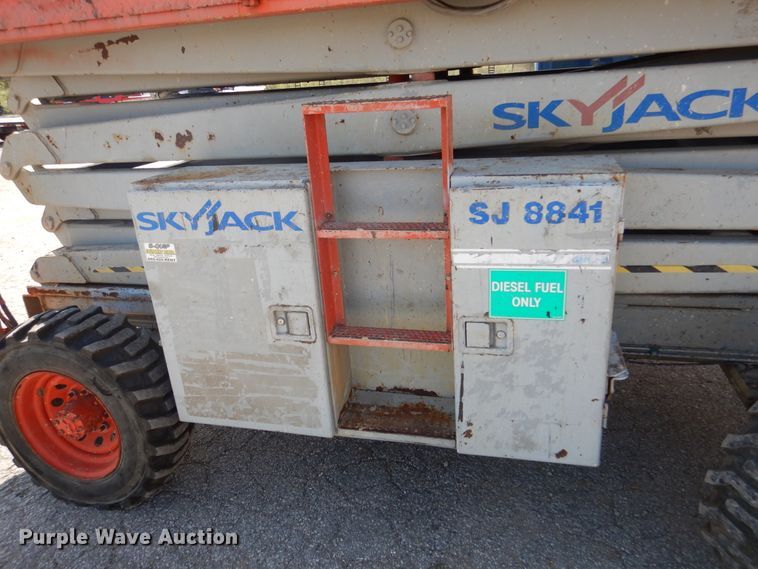 image for item EK9080 2006 Sky Jack SJ8841 scissor lift
