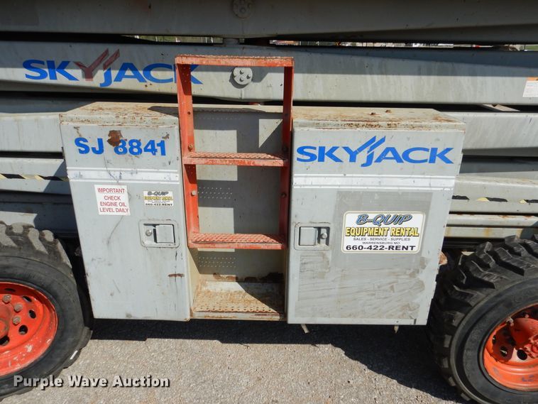 image for item EK9080 2006 Sky Jack SJ8841 scissor lift