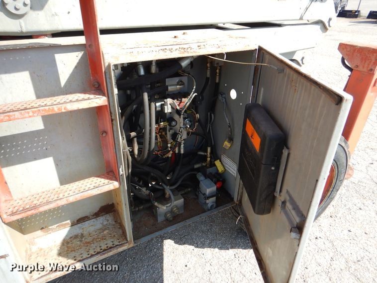 image for item EK9080 2006 Sky Jack SJ8841 scissor lift