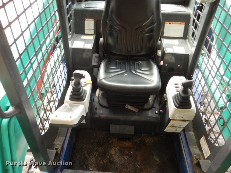 image for item EK9082 2011 IHI CL35 skid steer