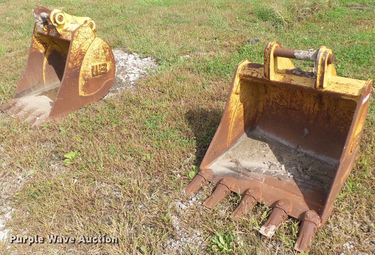 image for item EM9849 (2) Werk Brau backhoe buckets
