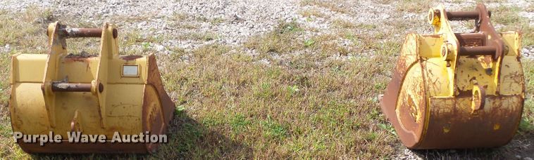 image for item EM9849 (2) Werk Brau backhoe buckets