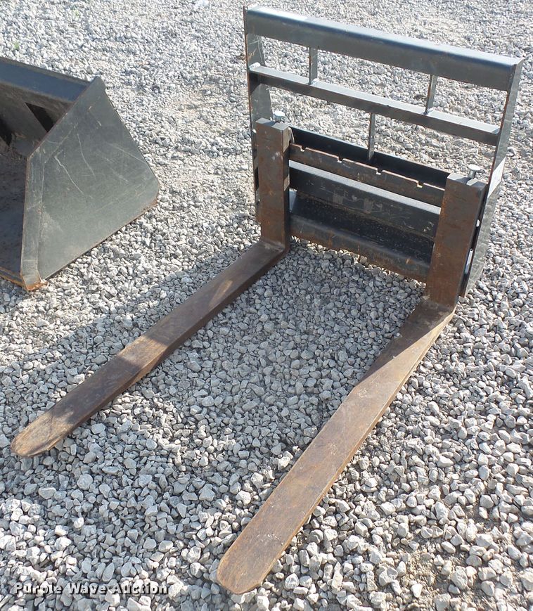 image for item FB9293 Compact utility loader pallet forks