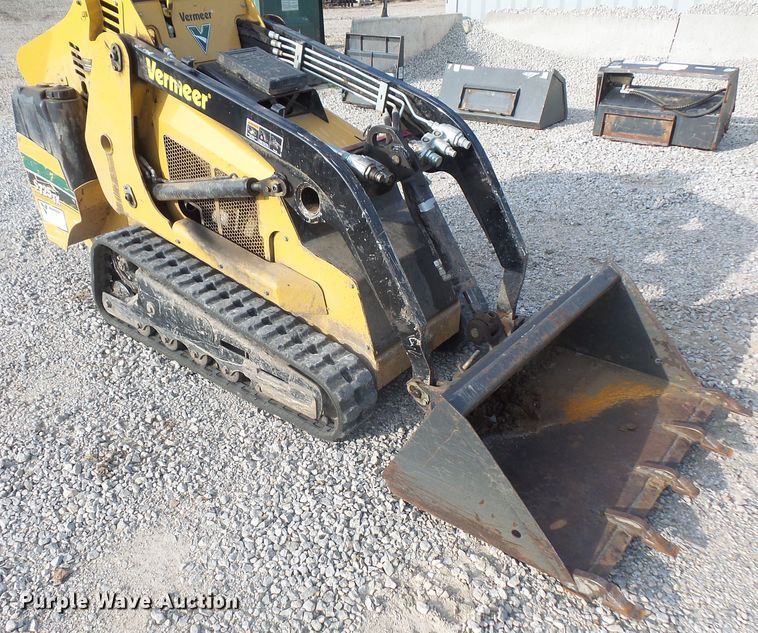 image for item FB9294 2015 Vermeer S725TX compact utility loader