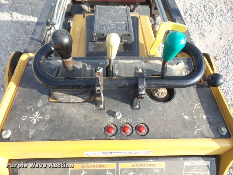 image for item FB9294 2015 Vermeer S725TX compact utility loader