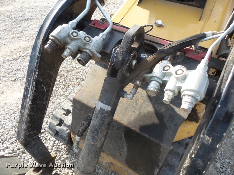 image for item FB9294 2015 Vermeer S725TX compact utility loader