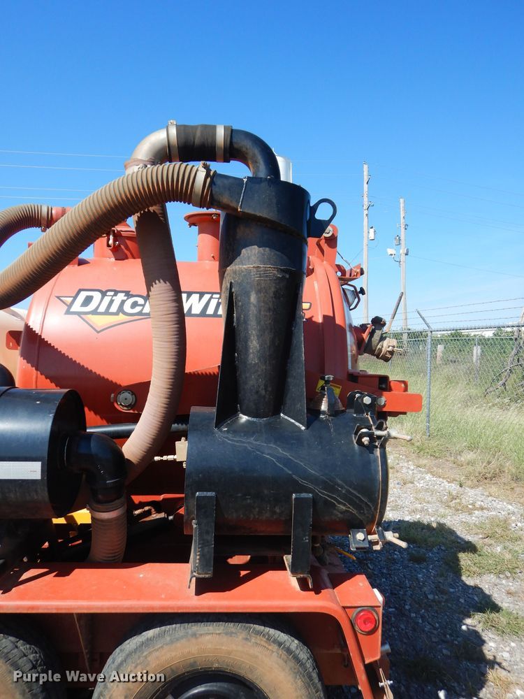 image for item FK9815 2017 Ditch Witch FX30 vacuum excavator
